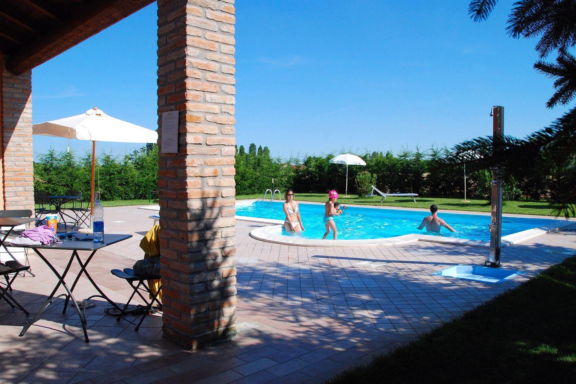 Agriturismo-R&B Corte Dei Gioghi Феррара Экстерьер фото