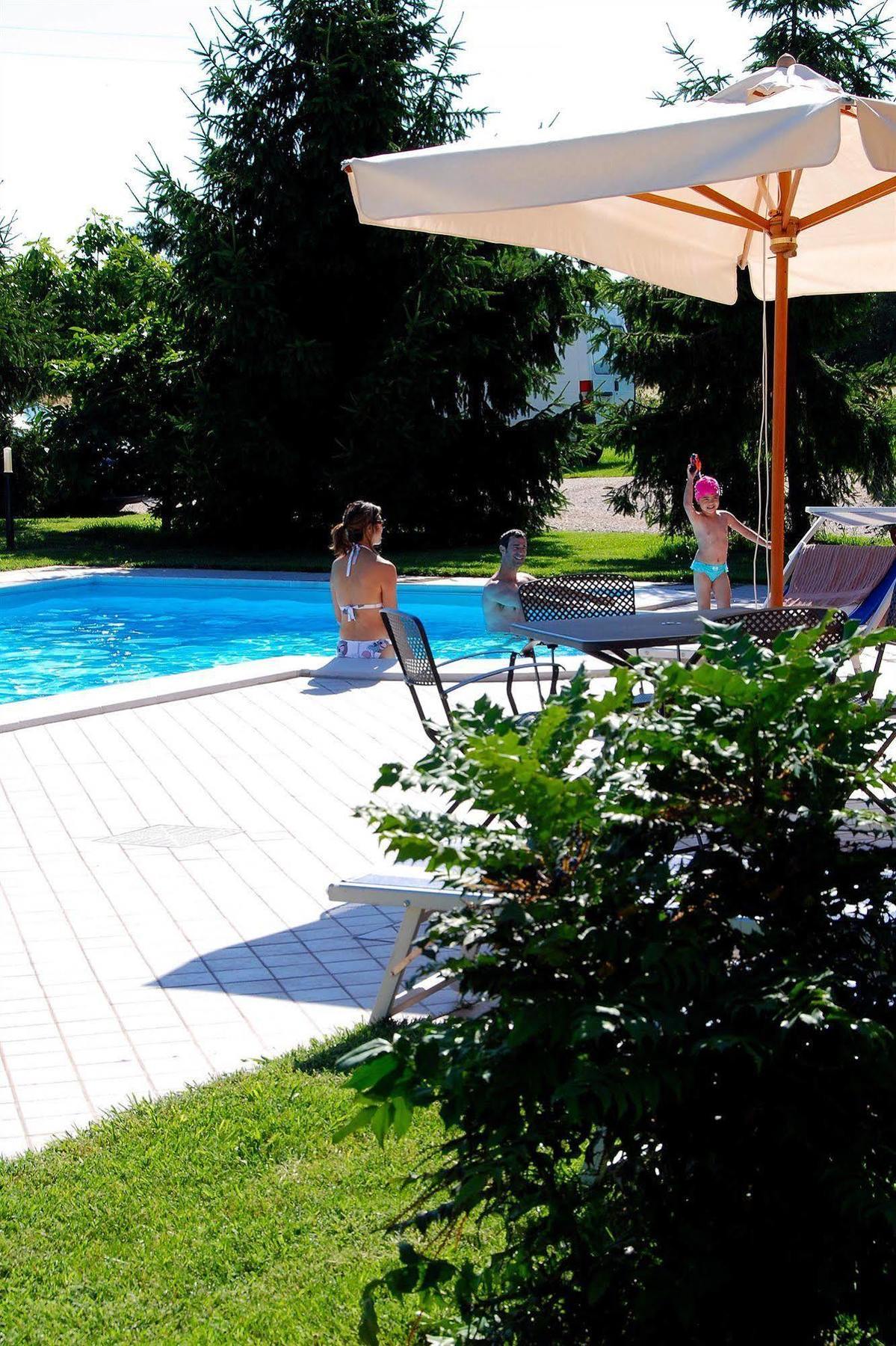 Agriturismo-R&B Corte Dei Gioghi Феррара Экстерьер фото